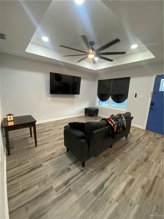 814 N Flag St N, Pharr, TX 78577 - living area featuring a tray ceiling, wood finished floors, ceiling fan, and recessed lighting