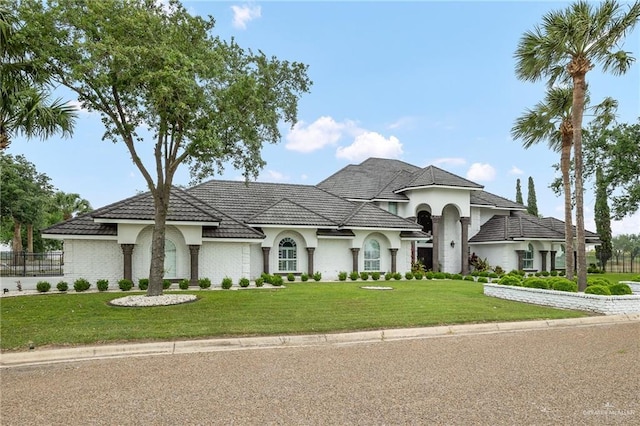 view of front of home featuring a front lawn