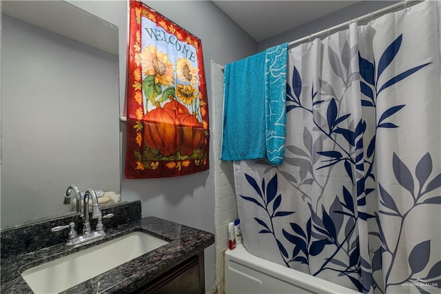 905 N 6th Ave, Edinburg, TX 78541 - bathroom with vanity and shower / bath combo