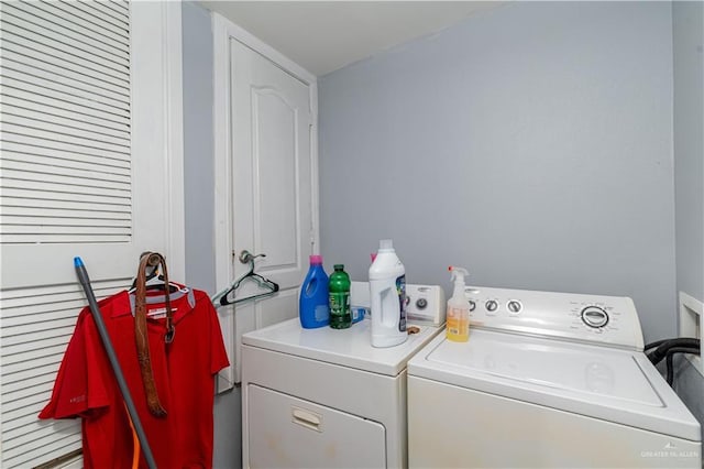 905 N 6th Ave, Edinburg, TX 78541 - laundry area featuring washing machine and dryer