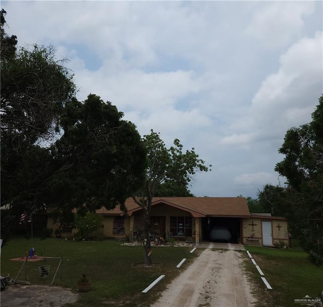 view of front of house featuring a front yard