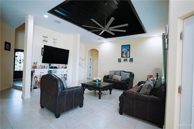 20985 Espinoza Rd, San Benito, TX 78586 - living room featuring arched walkways, a ceiling fan, light tile patterned flooring, recessed lighting, and baseboards