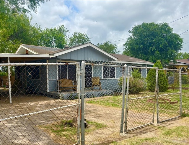 607 S Mile 1 Rd, Mission, TX 78572 - view of front of home featuring a gate