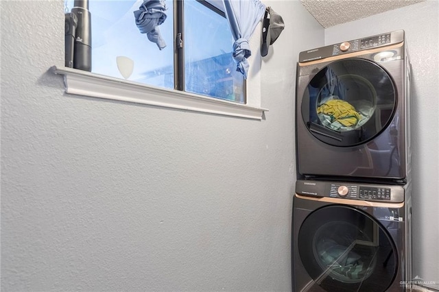4201 N Palm Dr, Pharr, TX 78577 - clothes washing area featuring stacked washer / dryer, laundry area, and a textured ceiling