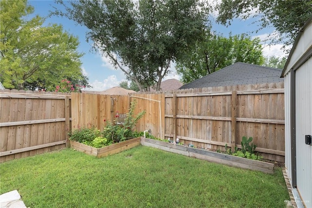 4201 N Palm Dr, Pharr, TX 78577 - view of yard featuring a fenced backyard and a garden