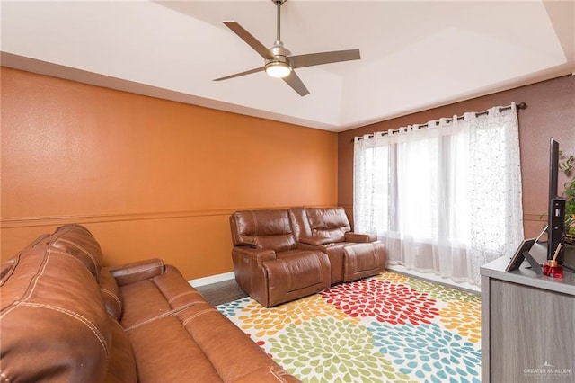 4201 N Palm Dr, Pharr, TX 78577 - living area with ceiling fan