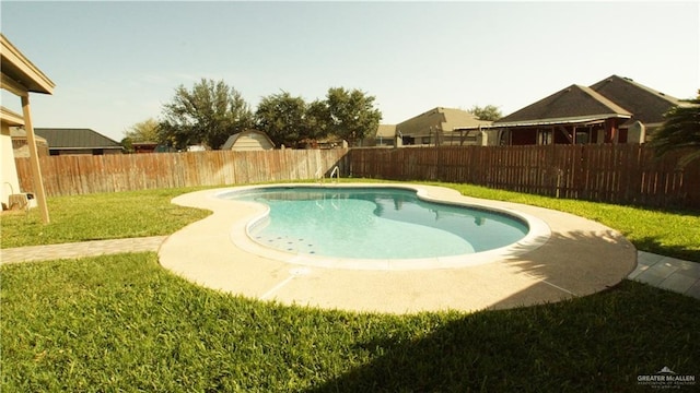 view of swimming pool with a lawn