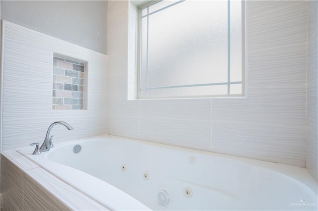 607 Gable Dr, Pharr, TX 78577 - full bath with a whirlpool tub