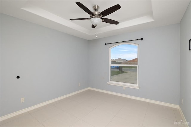 23309 Tangerine Ave, Harlingen, TX 78552 - spare room featuring a tray ceiling and a ceiling fan