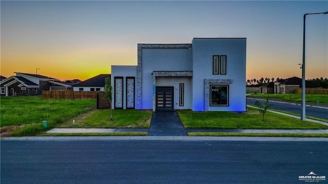 view of front facade with a yard