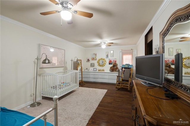 bedroom featuring crown molding, dark hardwood / wood-style floors, and ceiling fan