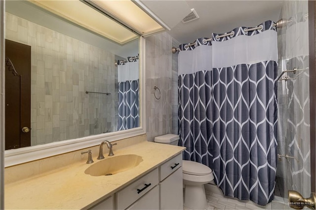 full bathroom with toilet, curtained shower, vanity, and visible vents