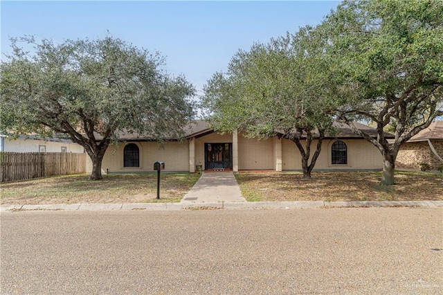 view of front facade with fence