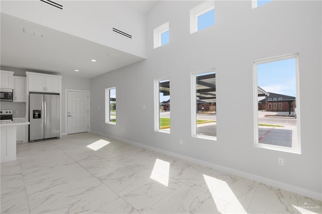 empty room featuring a towering ceiling