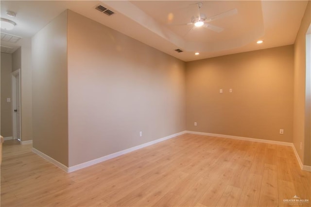3608 Morris St, Edinburg, TX 78542 - spare room featuring a ceiling fan, light wood-style flooring, a smoke detector, and recessed lighting