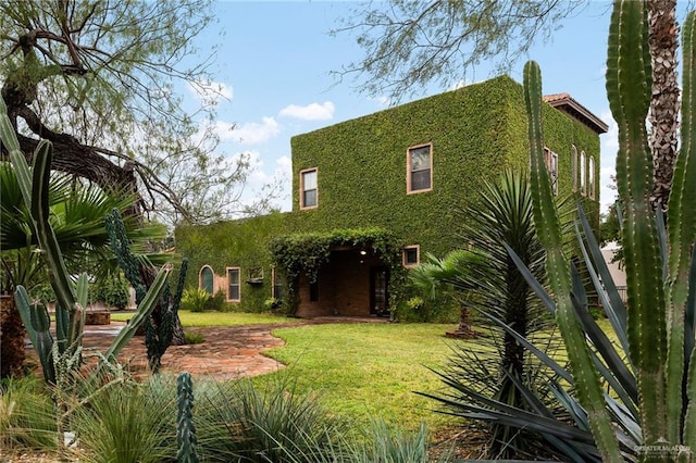 exterior space featuring a front yard