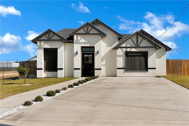 view of front facade with a front lawn