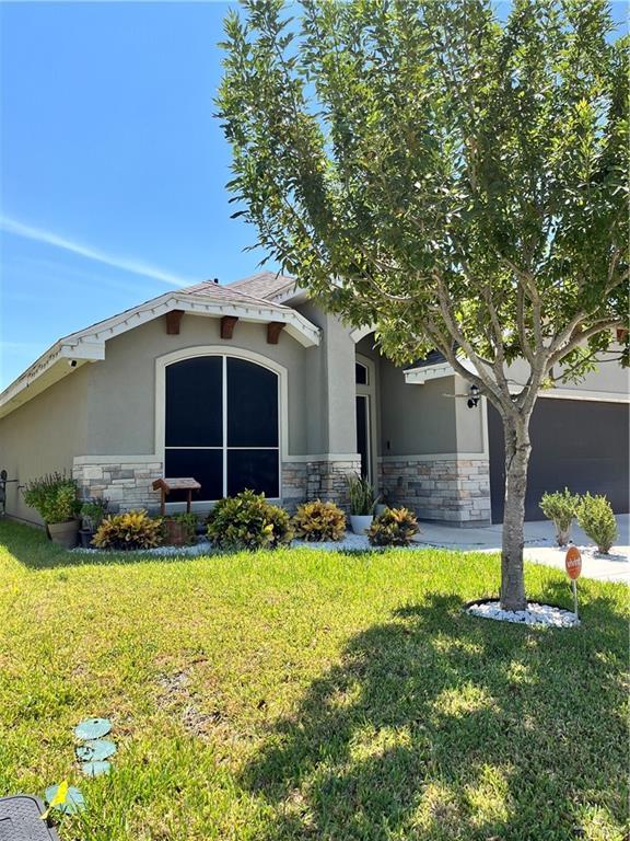 view of front facade with a garage and a front yard