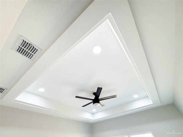 room details with ceiling fan