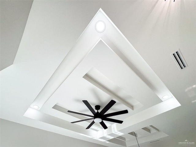 room details featuring ceiling fan