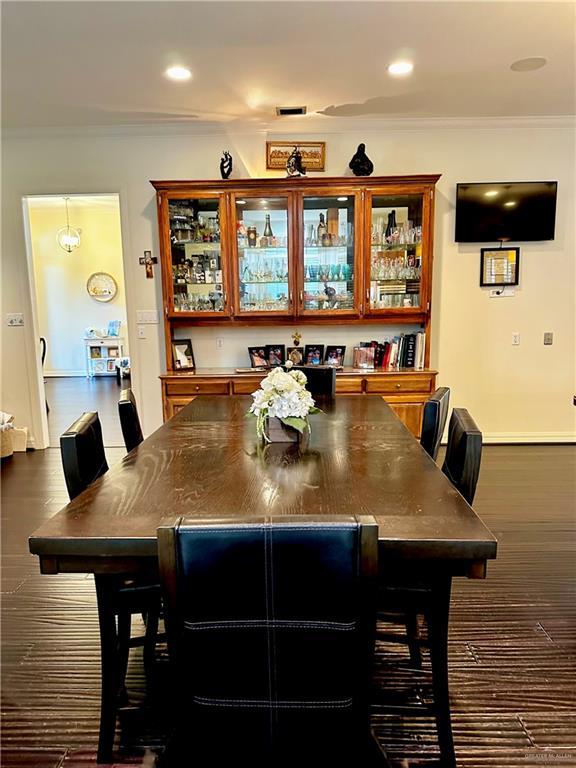 dining area with ornamental molding, visible vents, and recessed lighting