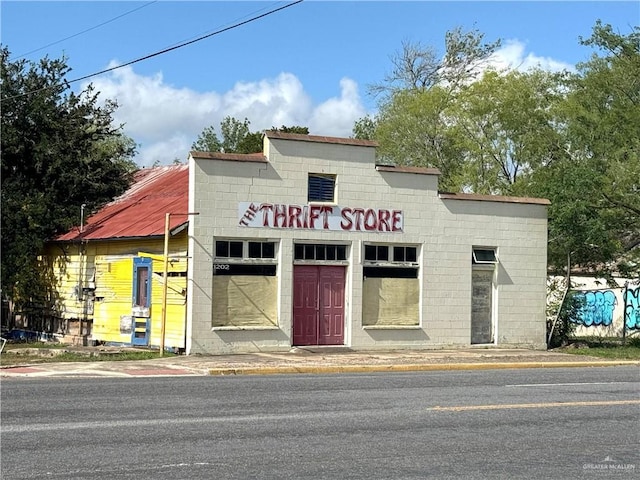 1202 W 2nd St, Mercedes, TX 78570 - photo 1