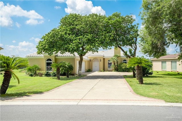 view of front facade with a garage and a front yard