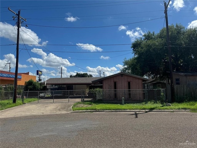 view of front of property