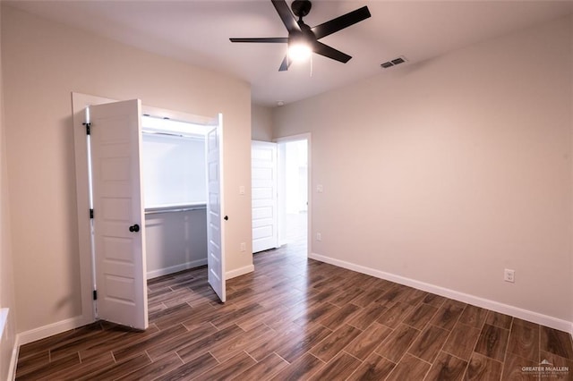 unfurnished bedroom featuring ceiling fan and a closet