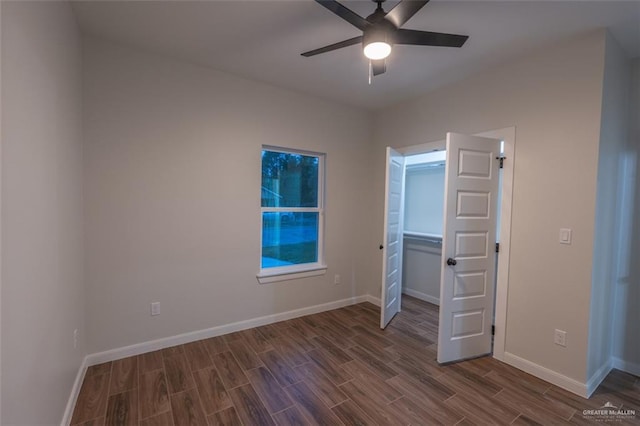 unfurnished bedroom with ceiling fan and a closet