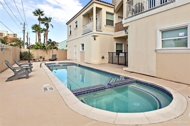 102 E Gardenia St, South Padre Island, TX 78597 - view of swimming pool featuring fence, a patio area, and a pool with connected hot tub
