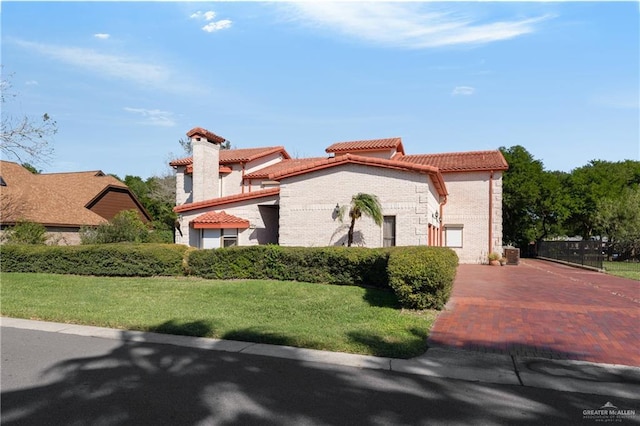 view of front facade featuring central air condition unit and a front lawn