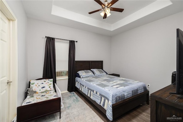 909 N Maryland St, Alton, TX 78573 - bedroom with a raised ceiling, wood finished floors, ceiling fan, and baseboards
