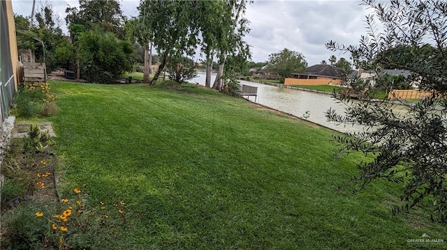 view of yard featuring a water view