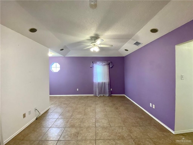 2508 Starling Cir W, Palmview, TX 78572 - spare room featuring vaulted ceiling, visible vents, a textured ceiling, and ceiling fan
