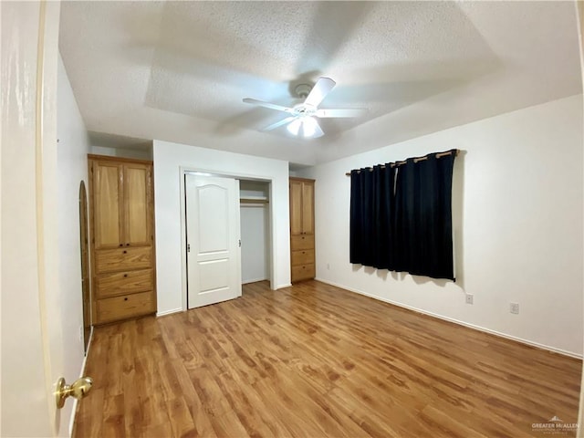 2508 Starling Cir W, Palmview, TX 78572 - unfurnished bedroom with a textured ceiling, baseboards, light wood-style floors, a ceiling fan, and a closet