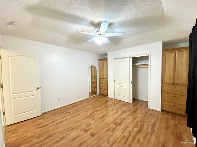 2508 Starling Cir W, Palmview, TX 78572 - unfurnished bedroom with light wood-type flooring, a textured ceiling, and baseboards