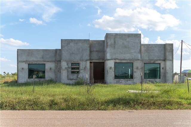 view of front facade