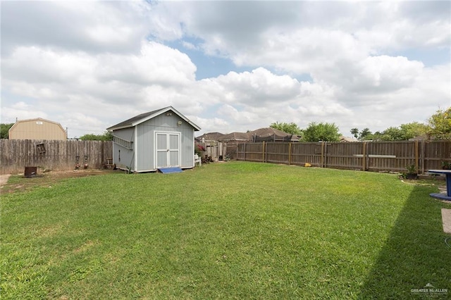 view of yard featuring a storage shed