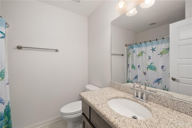 bathroom with toilet, curtained shower, baseboards, and vanity