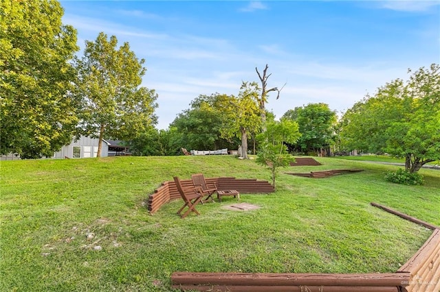 136 W Evergreen St, Boerne, TX 78006 - view of green lawn
