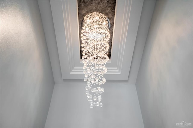 13809 N 37th St, Mcallen, TX 78504 - detailed view of a chandelier