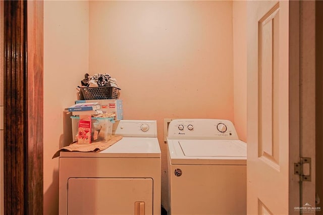 1722 Blue Bird Ave, Penitas, TX 78576 - laundry area with washing machine and dryer