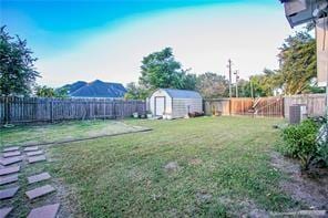 view of yard featuring a mountain view and a storage shed