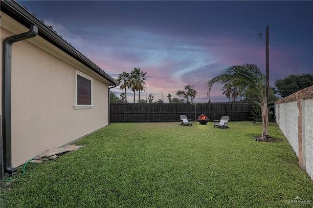 view of yard at dusk