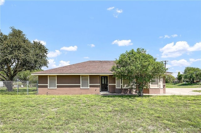 view of front of house featuring a front yard