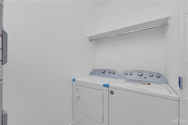 clothes washing area with laundry area and independent washer and dryer