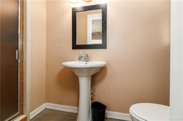 520 W Upas Ave, Mcallen, TX 78501 - full bathroom with baseboards, an enclosed shower, toilet, and a sink