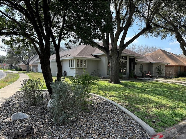 single story home featuring a front lawn