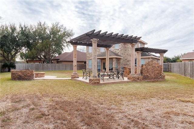 view of yard featuring a patio area, a fenced backyard, and a pergola